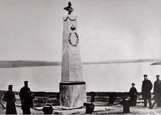 Памятник воспитанникам Нижнеисетского детского дома