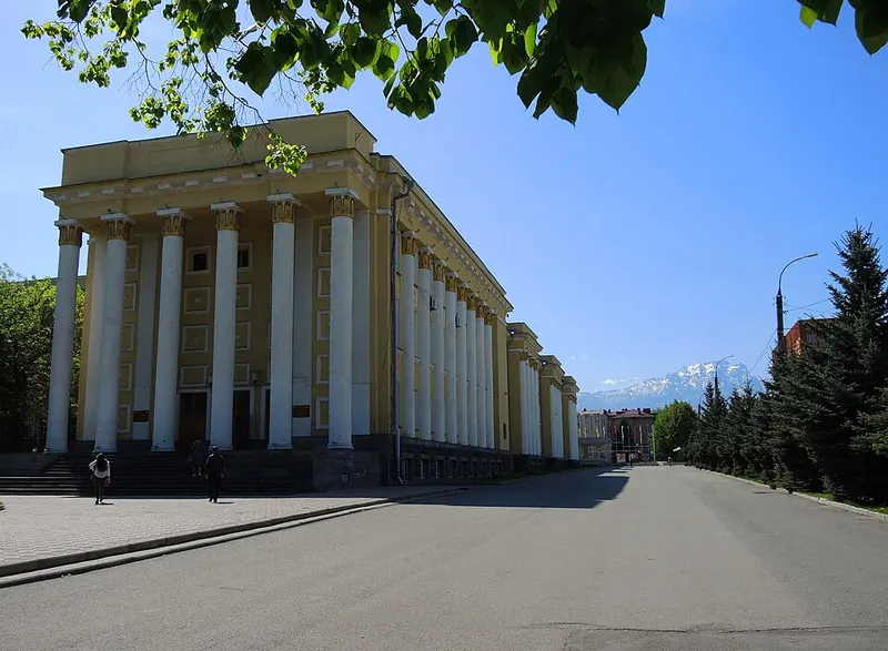 Здание Северо-Осетинского государственного университета
