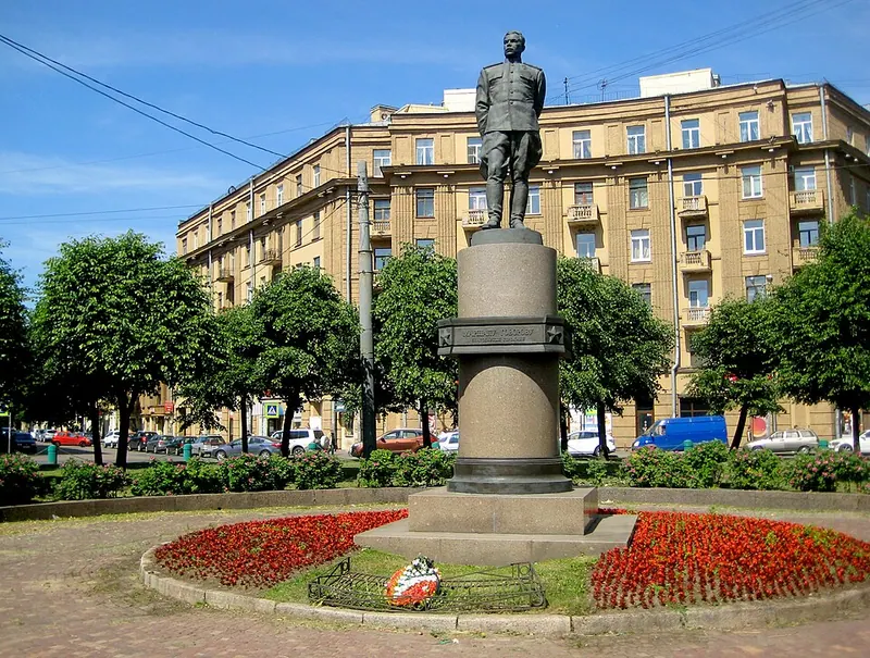 Памятник маршалу Говорову