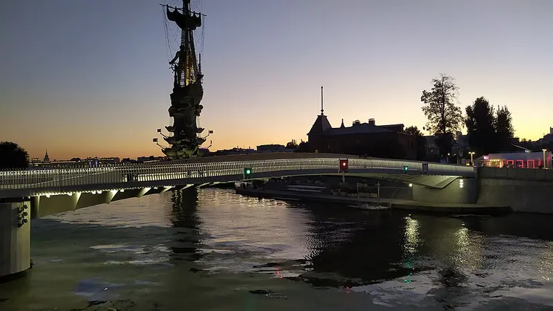 Велопешеходный мост через Водоотводный канал