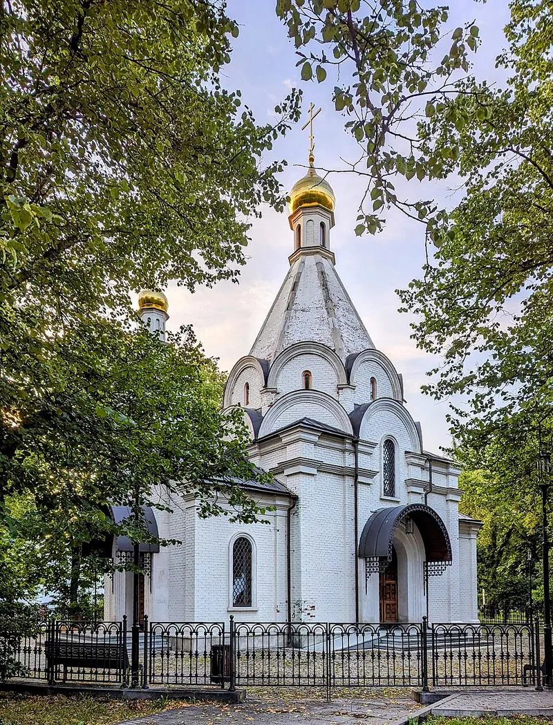 Церковь Усекновения главы Иоанна Предтечи у Новодевичьего монастыря