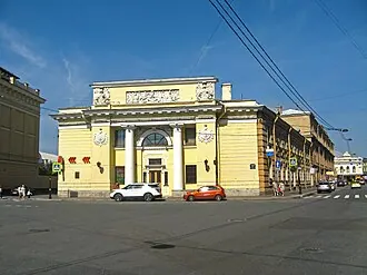 Конюшни Михайловского замка