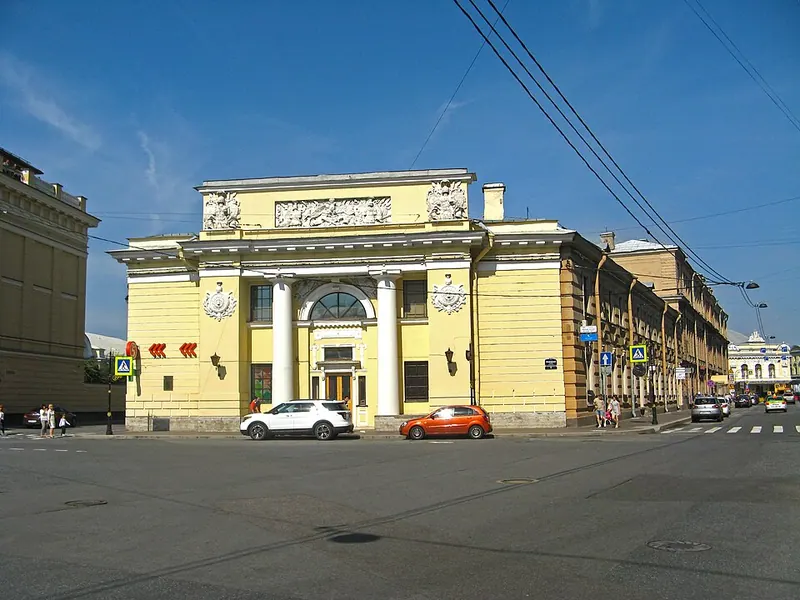 Конюшни Михайловского замка