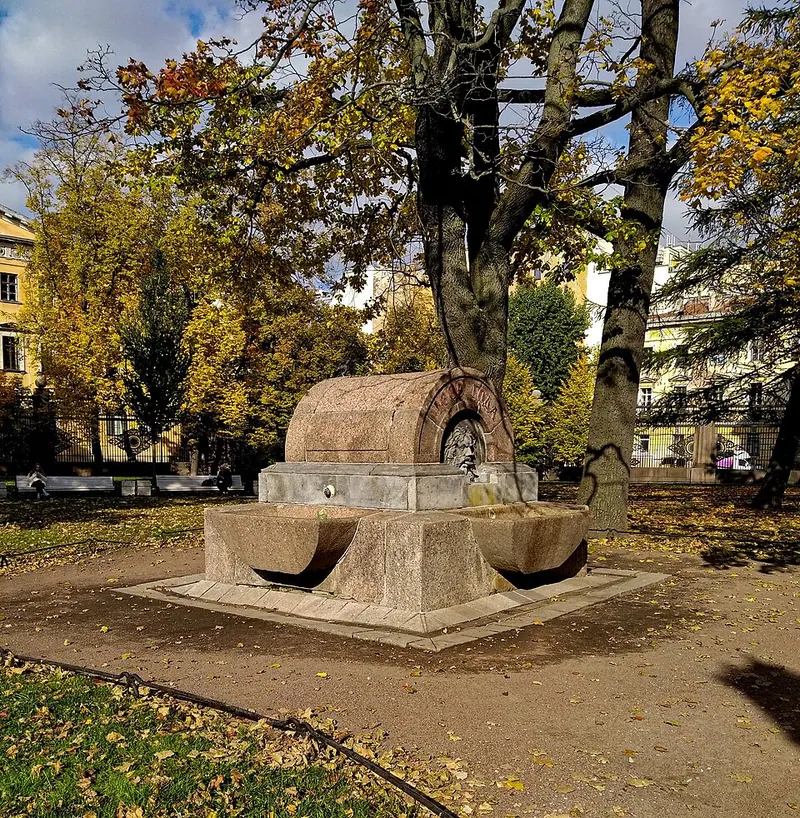 Фонтан в сквере у Казанского собора