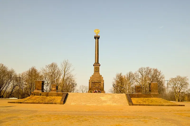Стела «Город воинской славы» (Ломоносов)