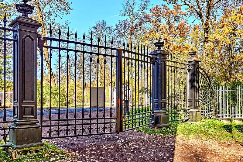 Баболовские ворота с Розовой караулкой