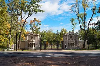 Слоновые ворота-караулки