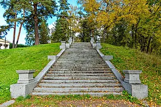 Лестница и пристань с тремя львами