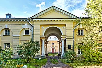 Дворцовые конюшни (Павловск)