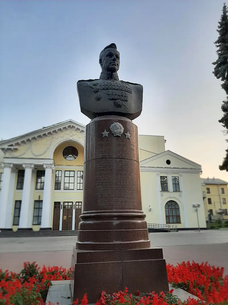 Бюст дважды Героя Советского Союза К. К. Рокоссовского