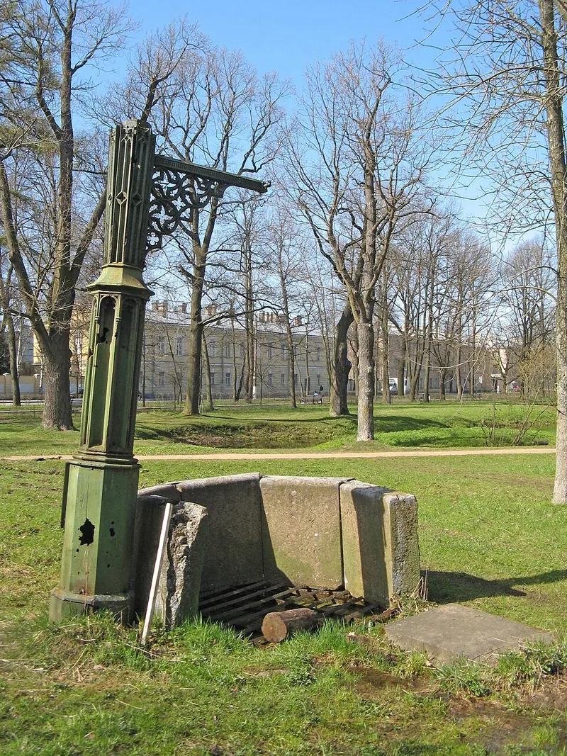 Готический колодец (Стрельна)