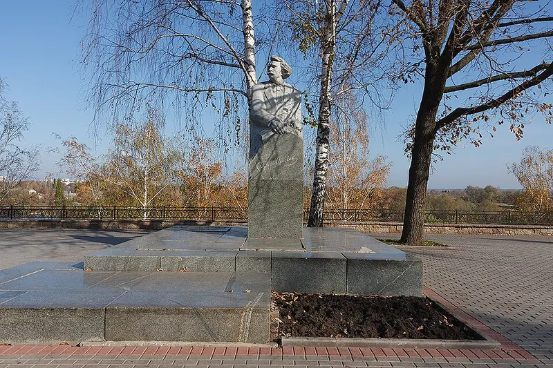 Памятник С. Н. Сергееву-Ценскому