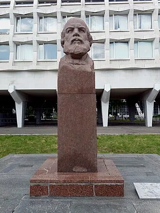 Бюст И. Н. Ульянова (Ульяновск)