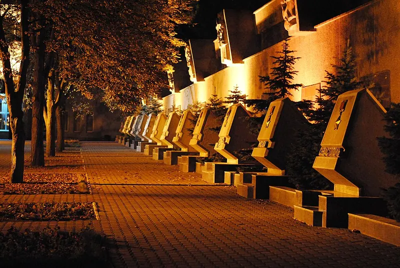Севастопольская аллея городов-героев