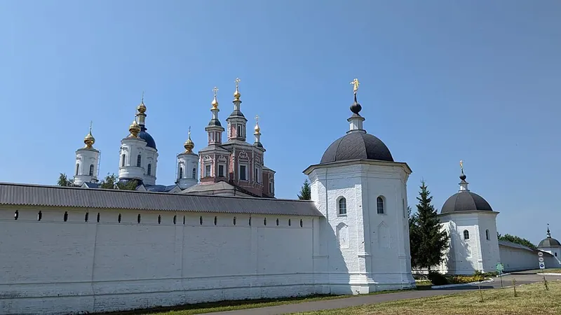 Ограда Свенского монастыря
