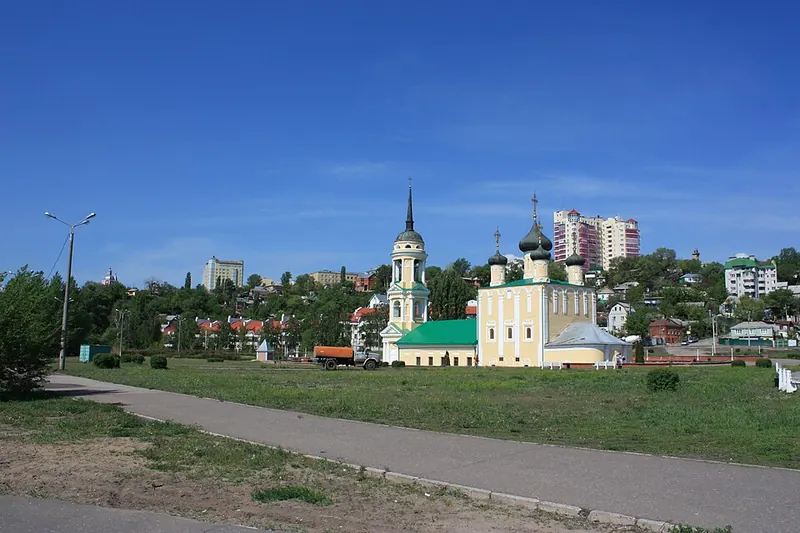 Памятник царю Петру I и первому епископу Воронежскому Митрофану