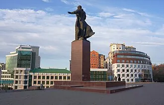 Памятник Муллануру Вахитову (Казань) — фото 3