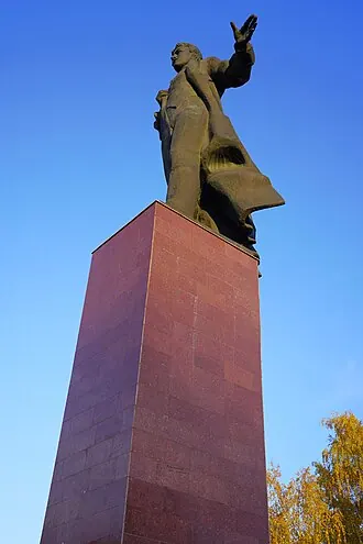 Памятник Муллануру Вахитову (Казань) — фото 4
