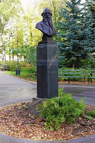 Памятник-бюст Льву Толстому (Казань)