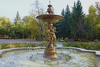 Фонтан XIX века в виде амуров в Ленинском саду — фото 2