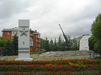 Памятные километровые столбы на «Дороге жизни» — фото 2