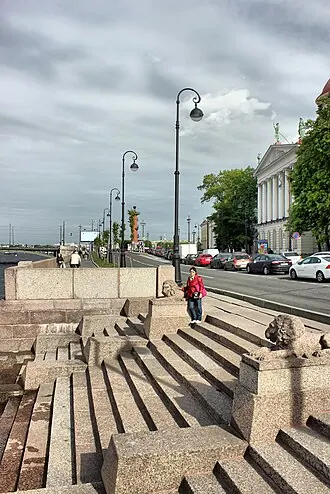 Пристань на набережной Макарова
