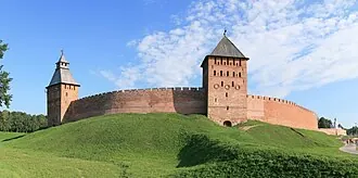 Прясло стены Новгородского Кремля между Дворцовой и Спасской башнями