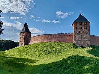 Прясло стены Новгородского Кремля между Дворцовой и Спасской башнями — фото 2