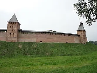 Прясло стены Новгородского Кремля между Княжой и Спасской башнями