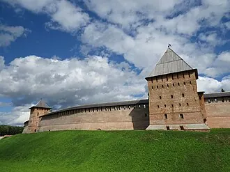 Прясло стены Новгородского Кремля между Златоустовской и Покровской башнями