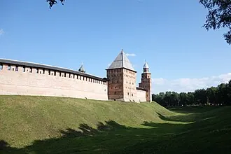 Прясло стены Новгородского Кремля между Златоустовской и Покровской башнями — фото 2