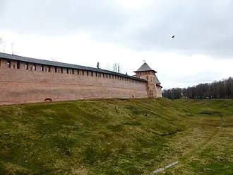Прясло стены Новгородского Кремля между Воскресенской аркой и Златоустовской башней