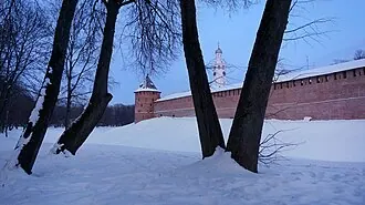 Прясло стены Новгородского Кремля между Митрополичьей башней и Воскресенской аркой — фото 2
