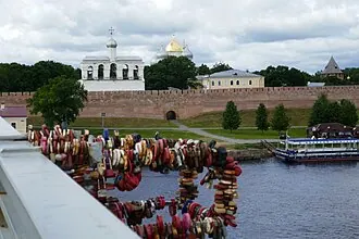 Прясло стены Новгородского Кремля между Пречистенской аркой и Владимирской башней с Тайничными (Кукуйскими) воротами — фото 4