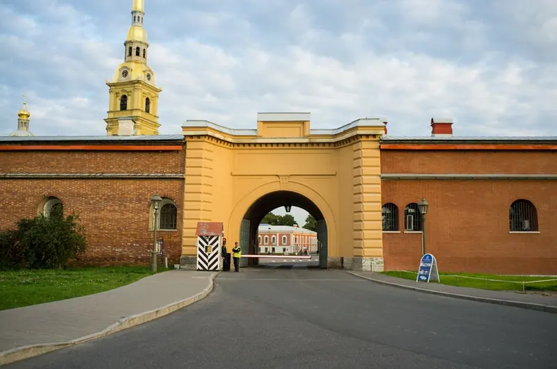 Никольские ворота Петропавловской крепости