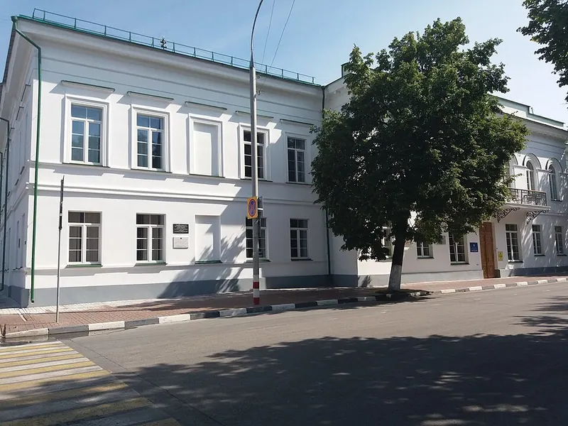 Здание бывшей гимназии, в которой учился Ленин