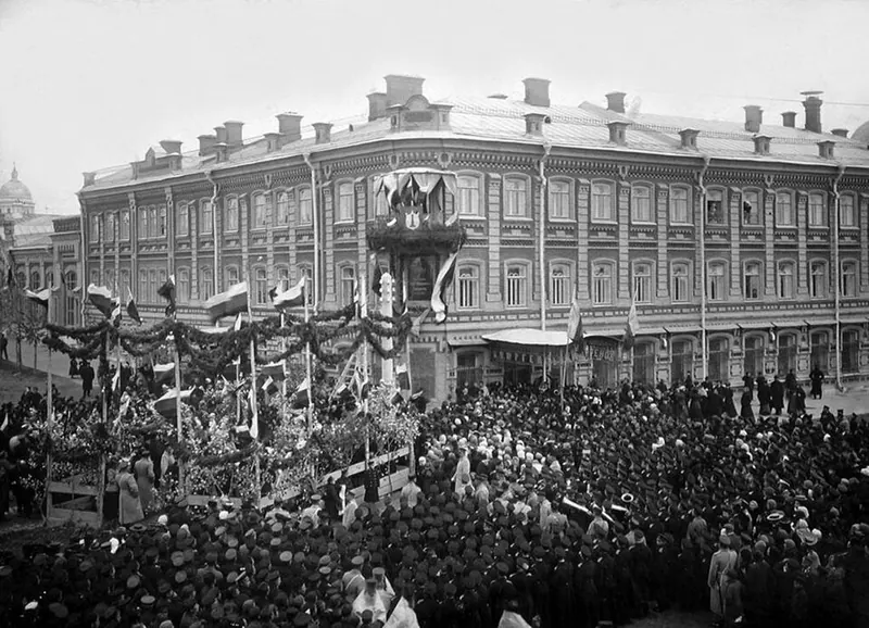 Мемориальная доска Гончарову