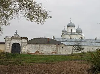 Восточные святые врата Юрьева монастыря — фото 4