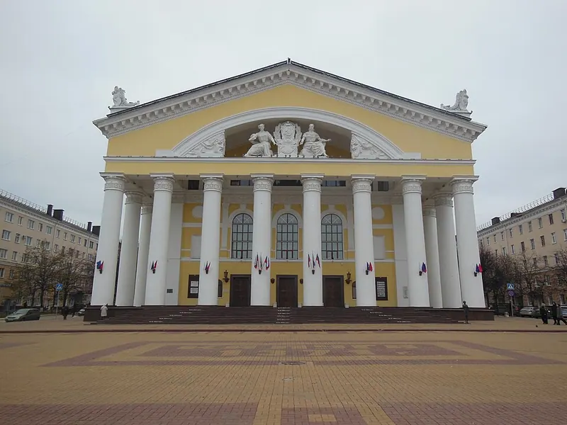 Памятник театральному зрителю