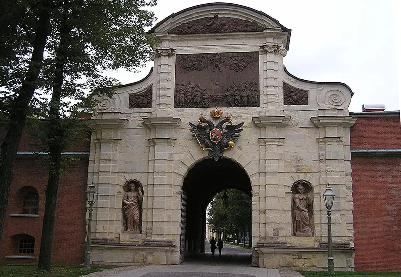 Петровские ворота Петропавловской крепости