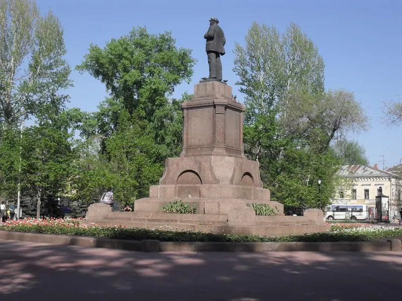 Памятник В. И. Ленину на площади Революции (Самара)