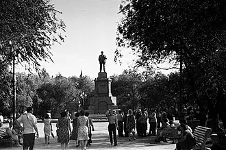 Памятник В. И. Ленину на площади Революции (Самара) — фото 2