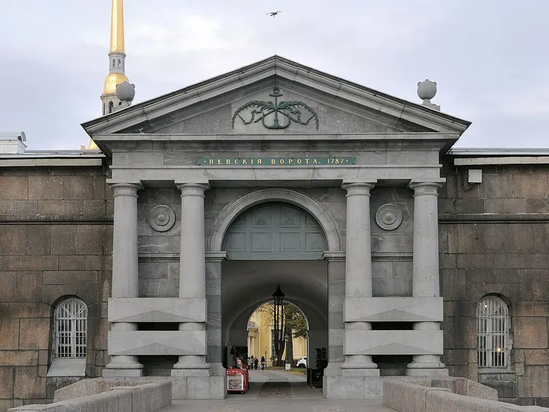 Невские ворота Петропавловской крепости