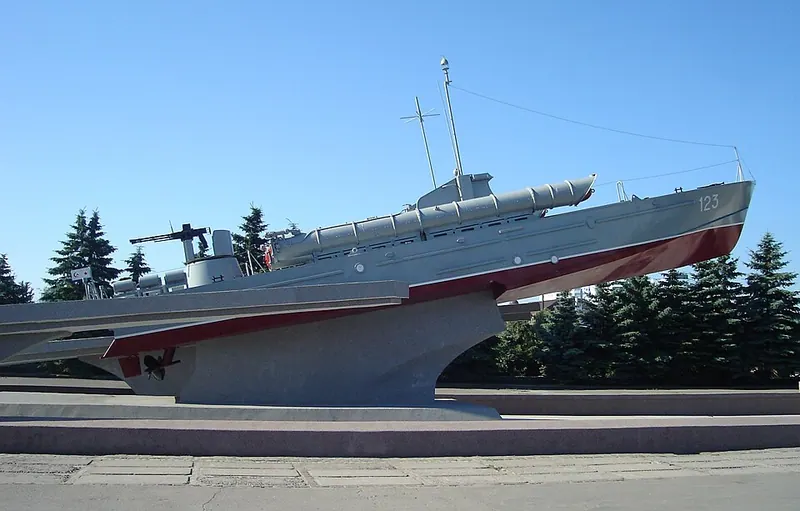 Памятный знак морякам-балтийцам