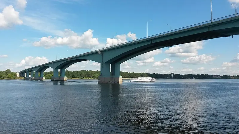 Октябрьский мост (Ярославль)