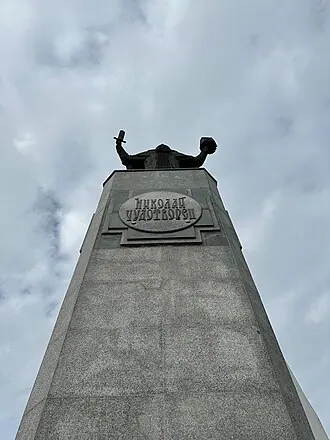 Памятник рыбакам и памятник Николаю Чудотворцу — фото 2
