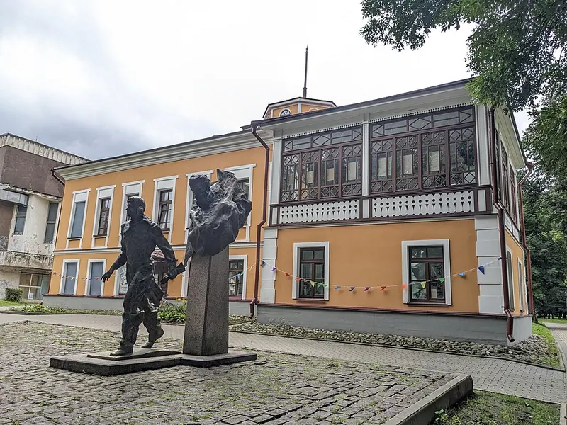 Два капитана (памятник)