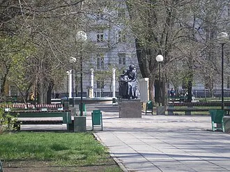 Памятник первой учительнице (Саратов) — фото 4