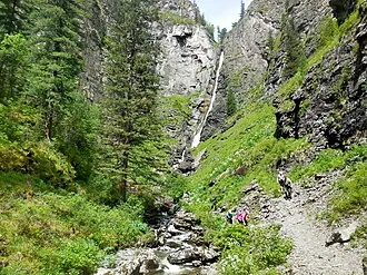 Каскад водопадов на реке Шинок