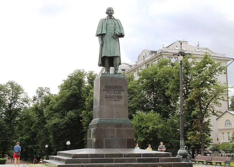 Памятник Гоголю (Гоголевский бульвар)